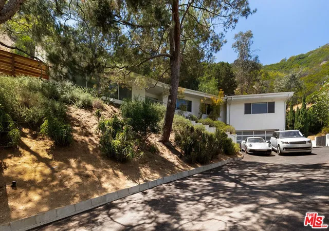Photo 2 of Single family home for sale at 9659 Cedarbrook Dr, Beverly Hills, CA 90210 | MLS# 26990339 | Listing updated on 2026-09-26