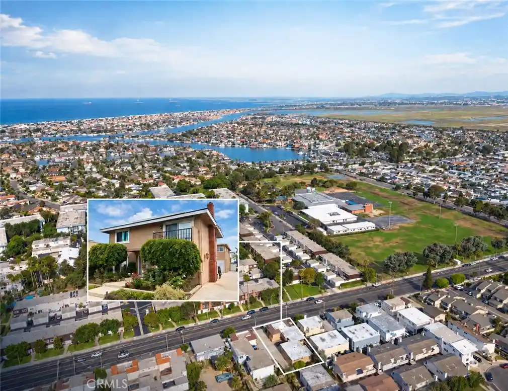 Listing Photo 1 - Condo for sale in 16672 Algonquin located at 16672 Algonquin, Huntington Beach, CA 92649 - Unit 16672 Algonquin