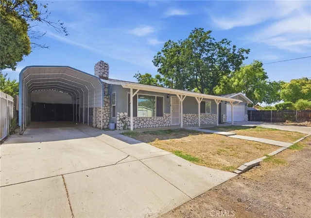 Photo 2 of Single family home for sale at 43233 Whittier, Hemet, CA 92544 | MLS# SW26200951 | Listing updated on 2026-10-12