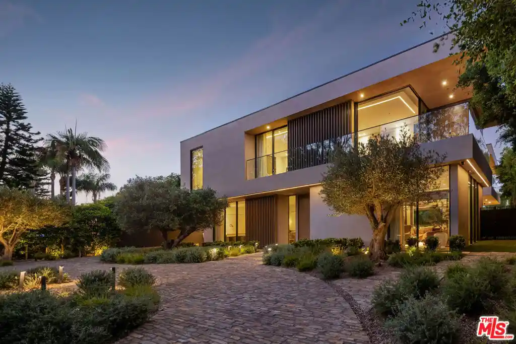 Photo 1 of Mansion for sale at 510 N Alpine Dr, Beverly Hills, CA 90210 | MLS# 26990265 | Listing updated on 2026-10-23