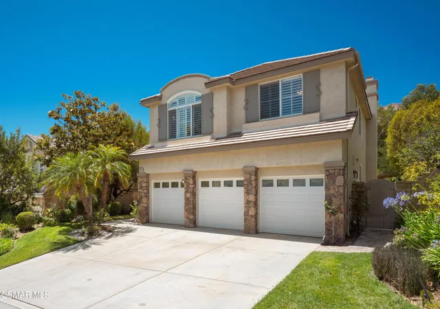 Photo 2 of Single family home for sale at 921 Ellesmere Way, Oak Park, CA 91377 | MLS# 226004475 | Listing updated on 2026-10-08