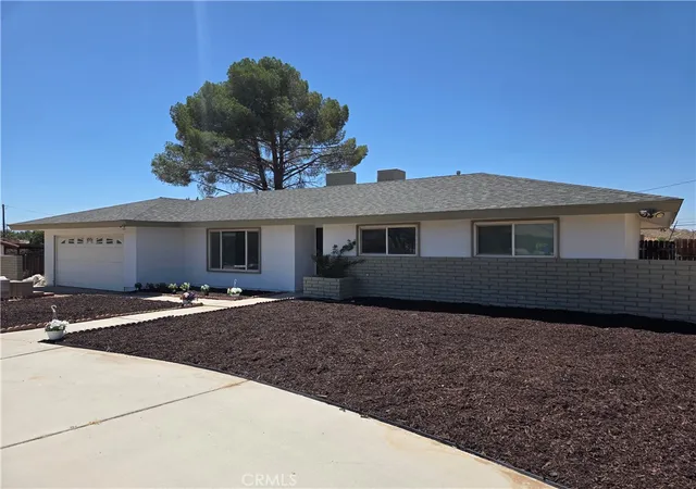 Photo 3 of Single family home for sale at 14376 Flathead, Apple Valley, CA 92307 | MLS# CV26205106 | Listing updated on 2026-10-10