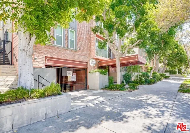 Photo 2 of Condo for sale at 532 N Rossmore Ave #306, Los Angeles, CA 90004 | MLS# 26990297 | Listing updated on 2026-09-26