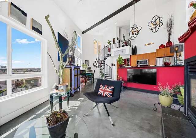 Listing Photo 3 - Condo for sale in building located at 675 8Th St, Oakland, CA 94607 - Unit #16