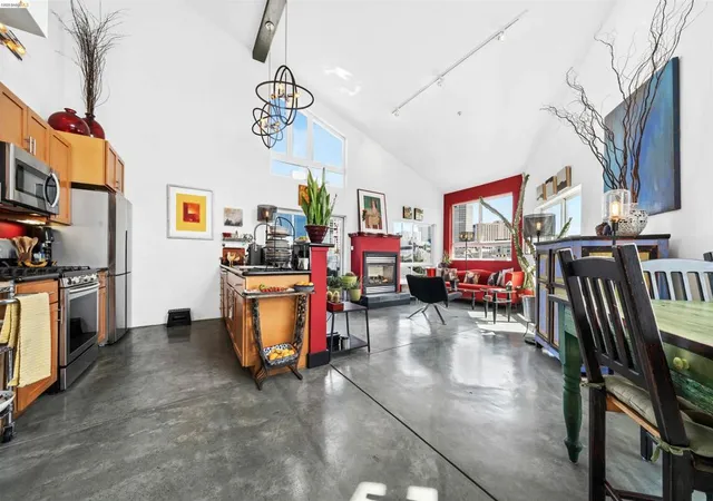 Listing Photo 4 - Condo for sale in building located at 675 8Th St, Oakland, CA 94607 - Unit #16