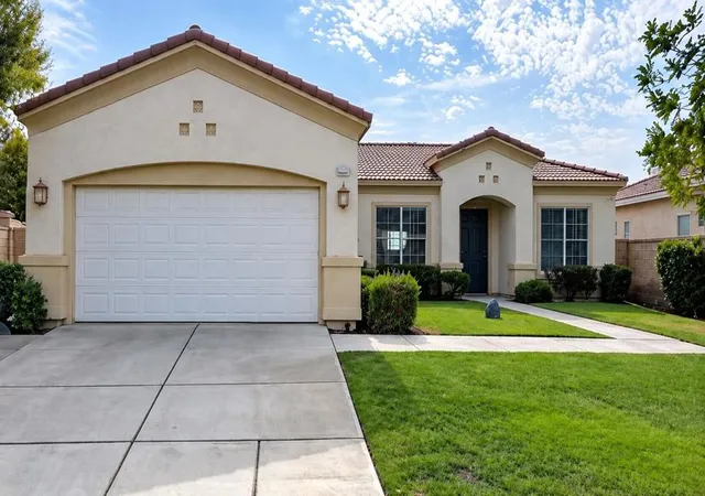 Photo 2 of Single family home for sale at 43322 Pkwy Esplanade N, La Quinta, CA 92253 | MLS# 219152941DA | Listing updated on 2026-10-07