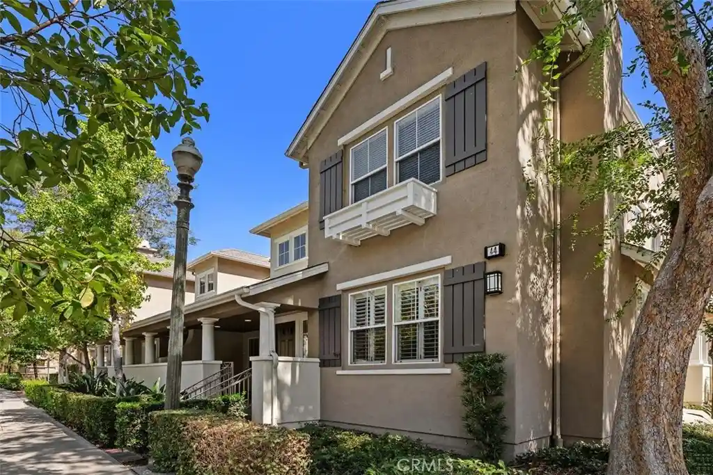 Listing Photo 2 - Condo for sale in 44 Burlingame located at 44 Burlingame, Irvine, CA 92602 - Unit 44 Burlingame