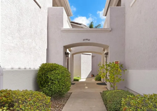 Photo 2 of Townhouse for sale at 10950 Ivy Hl Dr #4, San Diego, CA 92131 | MLS# 260022958SD | Listing updated on 2026-10-09