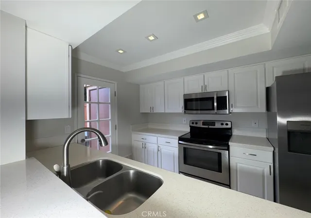 Listing Photo 1 - Condo for sale in building located at 4072 Yankee, Agoura Hills, CA 91301 - Unit #