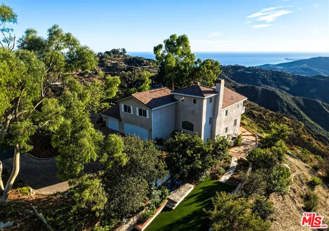 Photo 2 of Single family home for sale at 229 Lorine Ln, Malibu, CA 90265 | MLS# 26986795 | Listing updated on 2026-09-26