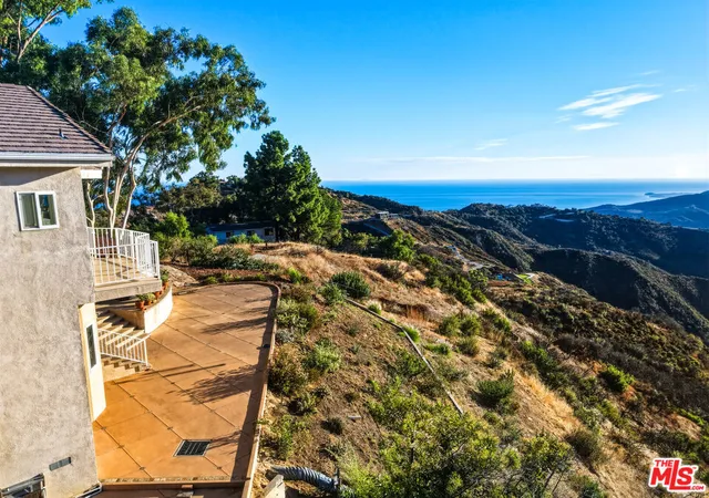 Photo 3 of Single family home for sale at 229 Lorine Ln, Malibu, CA 90265 | MLS# 26986795 | Listing updated on 2026-09-26