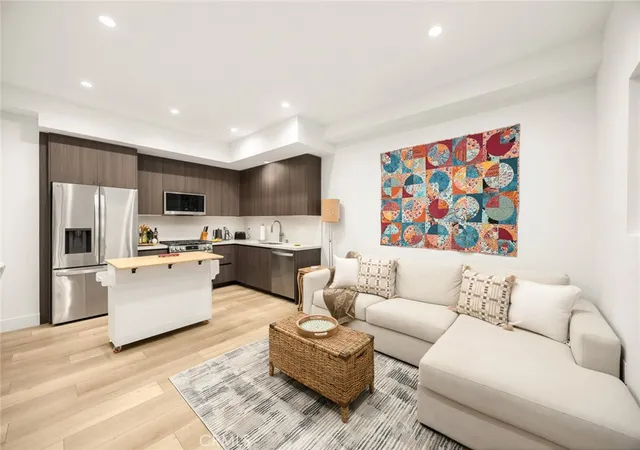 Photo 3 of Condo for sale at 150 S Oak Knoll Ave #104, Pasadena, CA 91101 | MLS# PF26202272 | Listing updated on 2026-10-10