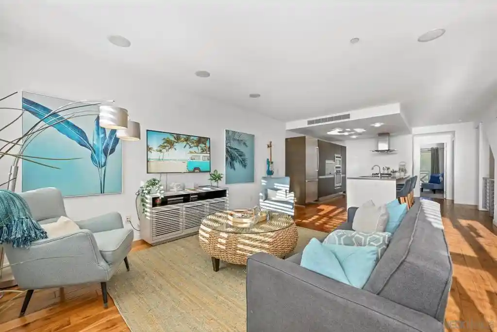 Listing Photo 2 - Condo for sale in 90 N Coast Hwy 101 located at 90 N Coast Hwy 101, Encinitas, CA 92024 - Unit #201