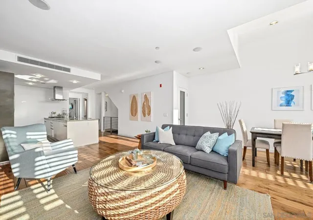 Listing Photo 4 - Condo for sale in building located at 90 N Coast Hwy 101, Encinitas, CA 92024 - Unit #201