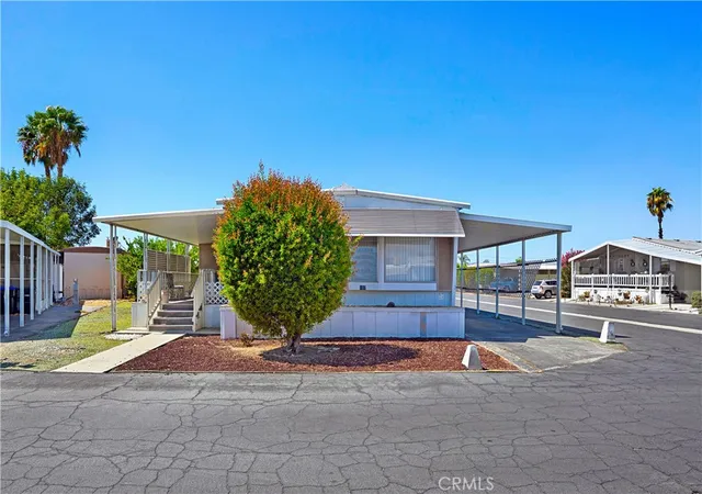 Photo 2 of Manufactured home for sale at 332 N Lyon Ave #107, Hemet, CA 92543 | MLS# SW26200570 | Listing updated on 2026-09-26