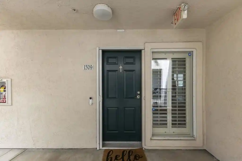Listing Photo 2 - Condo for sale in 640 Camino De La Reina located at 640 Camino De La Reina, San Diego, CA 92108 - Unit #1309
