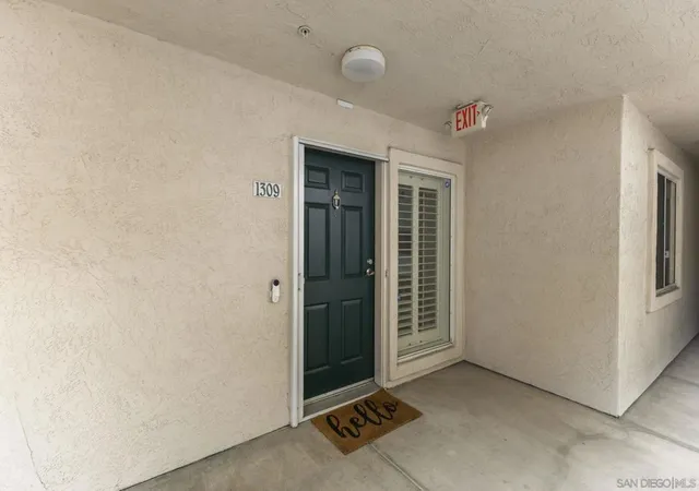 Listing Photo 3 - Condo for sale in building located at 640 Camino De La Reina, San Diego, CA 92108 - Unit #1309