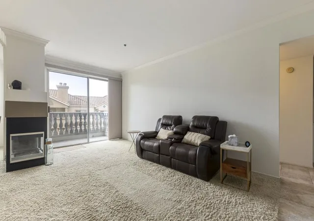 Listing Photo 5 - Condo for sale in building located at 640 Camino De La Reina, San Diego, CA 92108 - Unit #1309