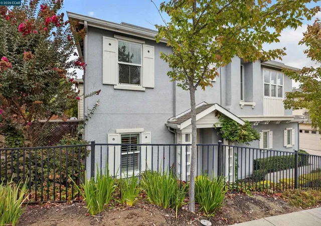 Photo 2 of Sale Pending at 516 Falling Star Dr, Martinez, CA 94553 | MLS# 41148849 | Listing updated on 2026-10-03