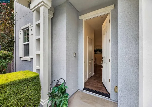Photo 3 of Sale Pending at 516 Falling Star Dr, Martinez, CA 94553 | MLS# 41148849 | Listing updated on 2026-10-03
