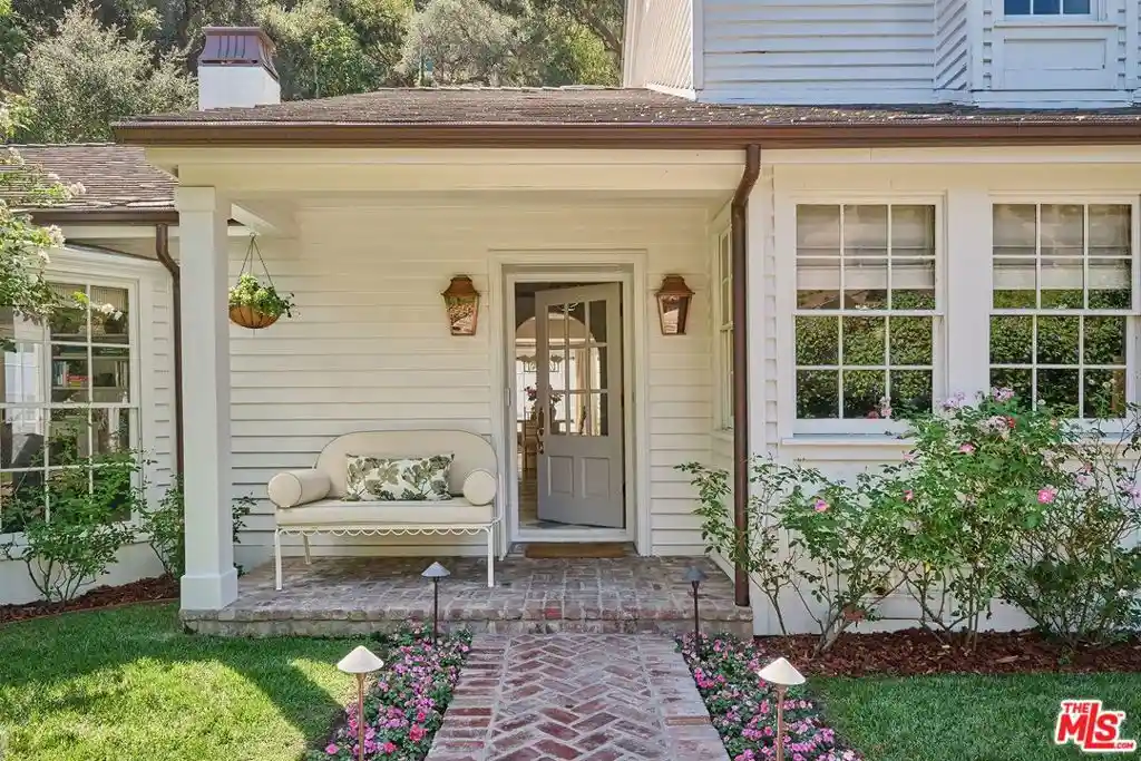Photo 1 of Single family home for sale at 1827 N Beverly Dr, Beverly Hills, CA 90210 | MLS# 26987661 | Listing updated on 2026-10-22