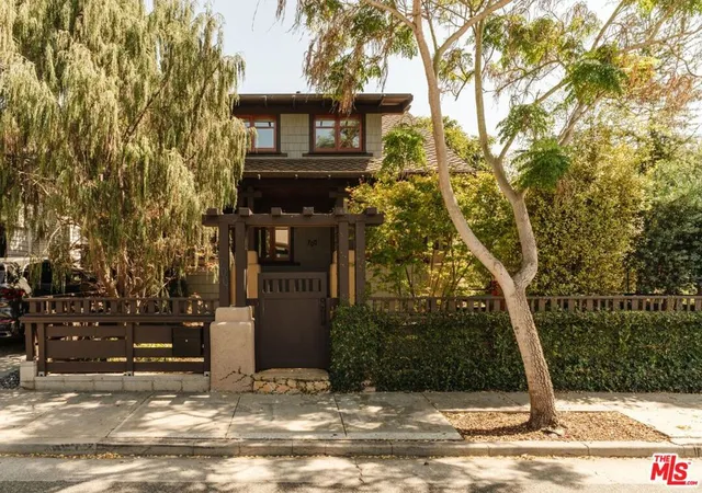 Photo 2 of Single family home for sale at 706 Navy St, Santa Monica, CA 90405 | MLS# 26988843 | Listing updated on 2026-09-27