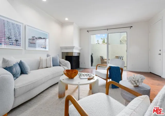 Photo 2 of Condo for sale at 910 19th Street #10, Santa Monica, CA 90403 | MLS# 26987911 | Listing updated on 2026-09-27