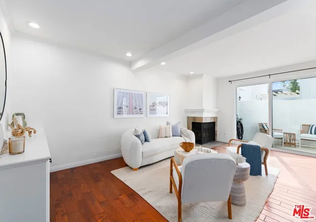 Photo 3 of Condo for sale at 910 19th Street #10, Santa Monica, CA 90403 | MLS# 26987911 | Listing updated on 2026-09-27