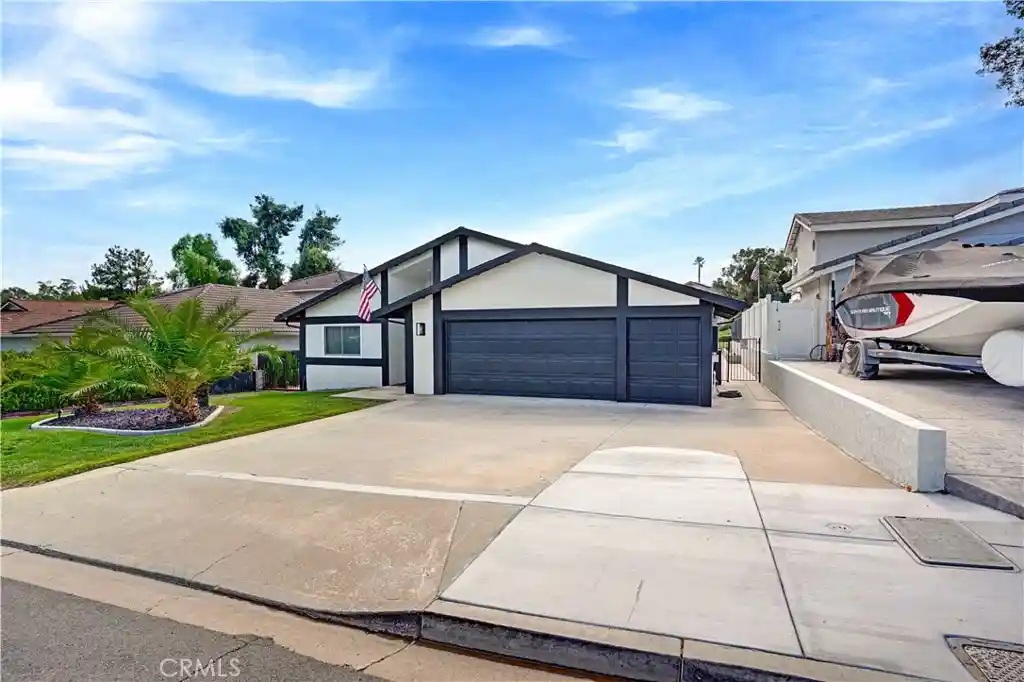 Photo 1 of Single family home for sale at 23189 Continental Dr, Canyon Lake, CA 92587 | MLS# SW26205368 | Listing updated on 2026-10-25