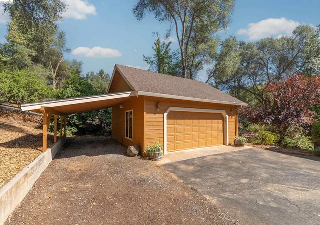 Photo 3 of Single family home for sale at 20425 Brook Dr, Sonora, CA 95370 | MLS# 41148863 | Listing updated on 2026-09-26