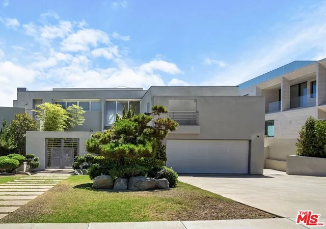 Photo 3 of Mansion for sale at 962 Franklin St, Santa Monica, CA 90403 | MLS# 26990027 | Listing updated on 2026-09-27
