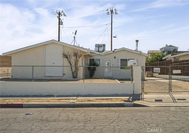 Photo 2 of Single family home for sale at 1232 E Elizabeth, Barstow, CA 92311 | MLS# AR26205475 | Listing updated on 2026-10-05