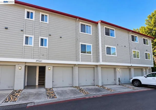 Listing Photo 1 - Condo for sale in building located at 29621 Red Oak Ct, Hayward, CA 94544 - Unit #3