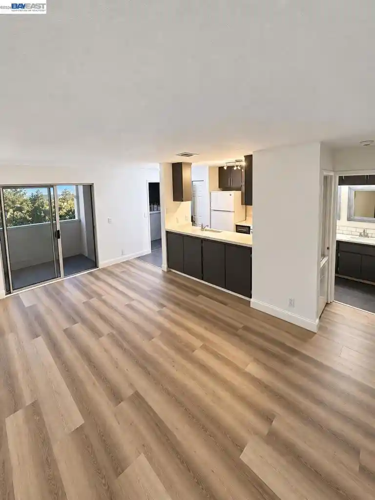 Listing Photo 2 - Condo for sale in 29621 Red Oak Ct located at 29621 Red Oak Ct, Hayward, CA 94544 - Unit 29621 Red Oak Ct