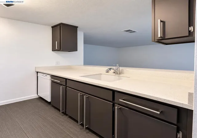 Listing Photo 4 - Condo for sale in building located at 29621 Red Oak Ct, Hayward, CA 94544 - Unit #3