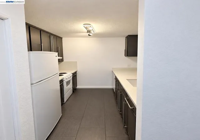 Listing Photo 5 - Condo for sale in building located at 29621 Red Oak Ct, Hayward, CA 94544 - Unit #3
