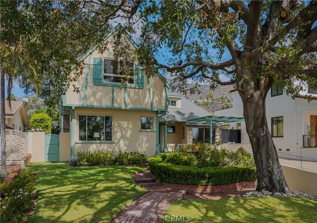 Photo 2 of Single family home for sale at 343 Spencer St, Glendale, CA 91202 | MLS# GD26205604 | Listing updated on 2026-10-11