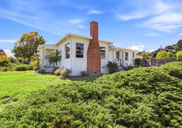 Photo 3 of Single family home for sale at 1002 King St, Santa Cruz, CA 95060 | MLS# ML82060180 | Listing updated on 2026-10-02