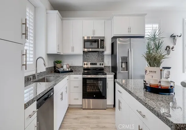 Listing Photo 4 - Condo for sale in building located at 1202 Yeager Ave, Rialto, CA 92376