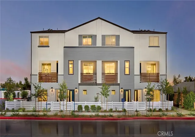 Townhouse for sale at 1310 W Oakcrest Paseo, Ontario, CA 91762 | MLS# OC26205679