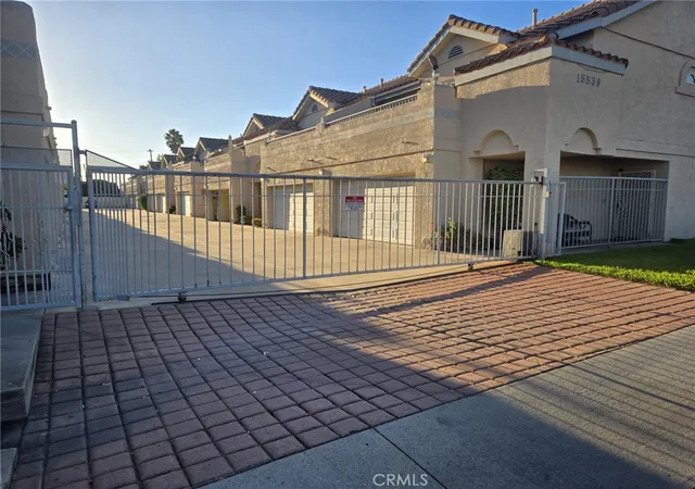 Listing Photo 2 - Condo for sale in building located at 15539 Woodruff, Bellflower, CA 90706 - Unit #17