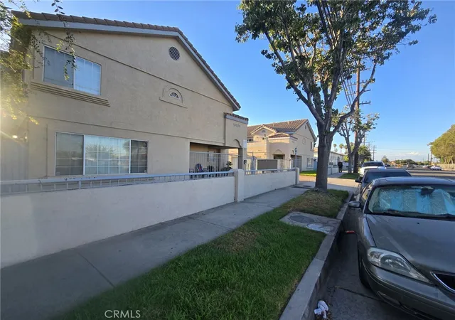 Listing Photo 3 - Condo for sale in building located at 15539 Woodruff, Bellflower, CA 90706 - Unit #17