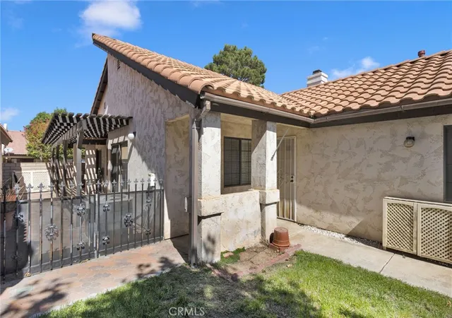 Photo 3 of Single family home for sale at 19270 Pine Way, Apple Valley, CA 92308 | MLS# HD26205464 | Listing updated on 2026-10-09