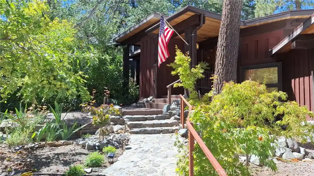 Photo 1 of Single family home for sale at 516 Lark Dr, Wrightwood, CA 92397 | MLS# GD26205828 | Listing updated on 2026-10-29