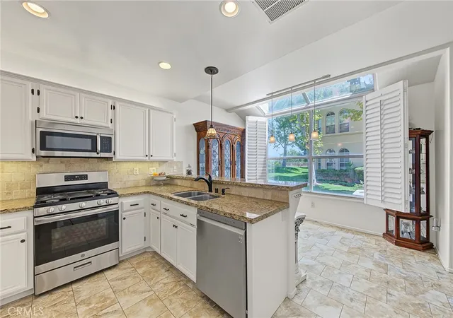 Listing Photo 4 - Condo for sale in building located at 25951 Stafford Cyn Rd, Stevenson Ranch, CA 91381 - Unit #B