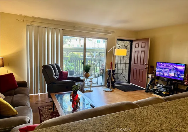 Listing Photo 5 - Condo for sale in building located at 23304 Marigold Ave, Torrance, CA 90502 - Unit #103