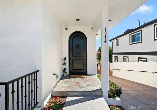 Photo 3 of Sale Pending at 1914 Gates #A, Redondo Beach, CA 90278 | MLS# SB26203483 | Listing updated on 2026-10-05