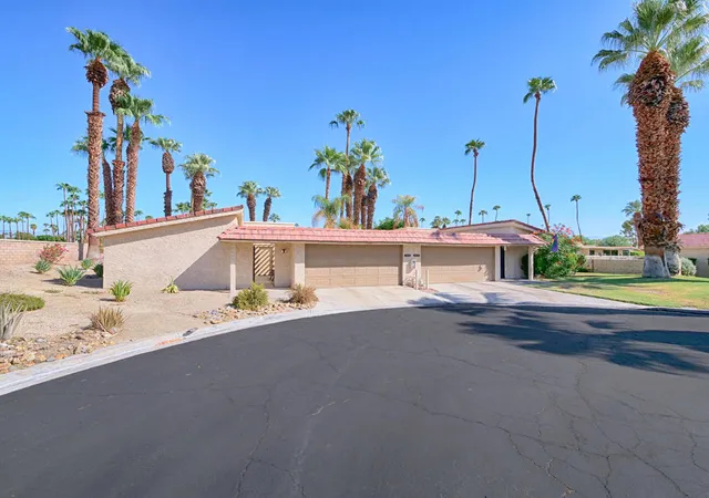 Listing Photo 1 - Condo for sale in building located at 68512 Calle Alcazar, Cathedral City, CA 92234