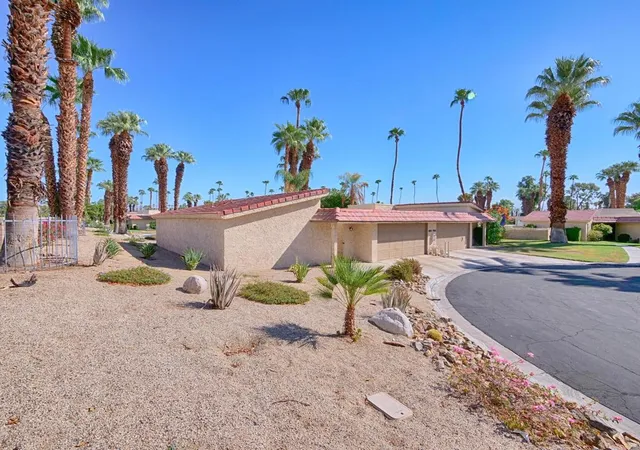 Listing Photo 2 - Condo for sale in building located at 68512 Calle Alcazar, Cathedral City, CA 92234