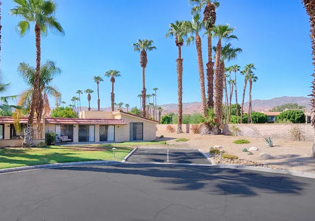 Listing Photo 3 - Condo for sale in building located at 68512 Calle Alcazar, Cathedral City, CA 92234
